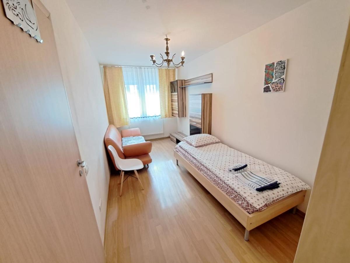阿拉德Bine Ati Venit La Maria Str Ion Alexandru Nr 1 Bl 14 Ap 1公寓 外观 照片
